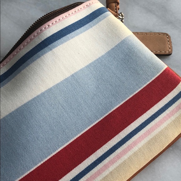 Coach Beautiful wristlet, colorful and light! - Picture 3 of 8